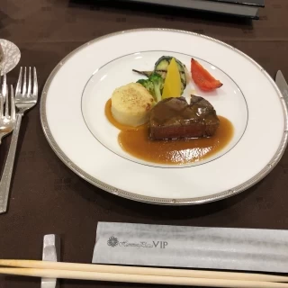 和洋折衷あり。温かくて味付けも良かった