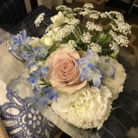 テーブルの装花は終了後に花束にしてゲストへプレゼント