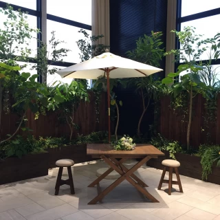 屋内ガーデンで自然な雰囲気を楽しめます。