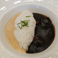 有名なカレー。両家が交わるようにと2種類。混ぜるとさらに美味