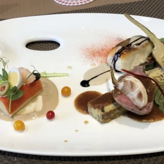 試食で頂いたメインプレート。
魚料理が特に美味でした