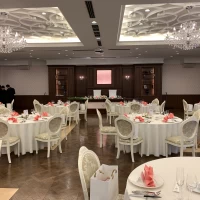 披露宴会場はとても広いです。こちらはリュクスクラシカルです。