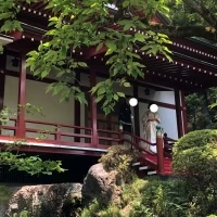 神殿前のロケーション撮影