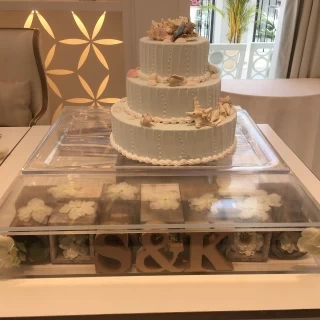 ケーキの置くところ
イニシャルが入るみたい
