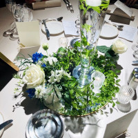 ゲストテーブルの装花はふたパターンにしました