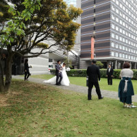 ガーデンにて新郎、新婦入場