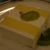 ウエディングケーキの切り分け