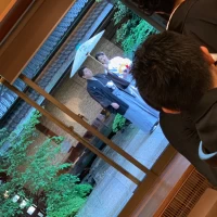 番傘にて入場