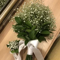 ブーケとブートニアはプランにあったかすみ草にしました