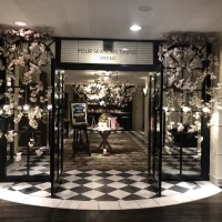 披露宴会場入り口です。 春の様式になってます。