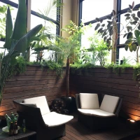 隣接したガーデン風のフォトスポット