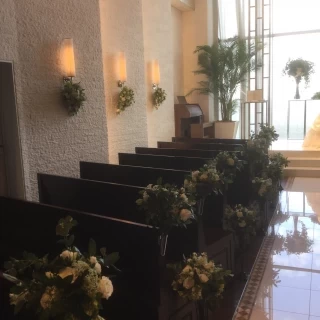お席にもお花の飾り付けでオシャレ