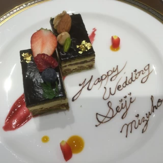 とても凝ったデザートで、ピスタチオのようなナッツも入っていま
