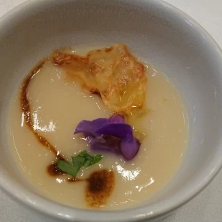 前菜のスープです。素材の味がいきてます。