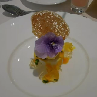 デザートはお花が可愛かった