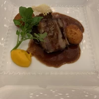 国産牛バラ肉のドーブ風とジャガイモのニョッキ