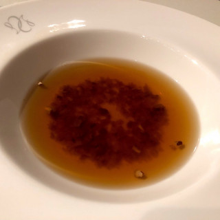 スープ:香り豊かなセップ茸のコンソメスープ