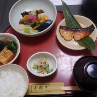 お料理をいただきながら、見積を待ちました