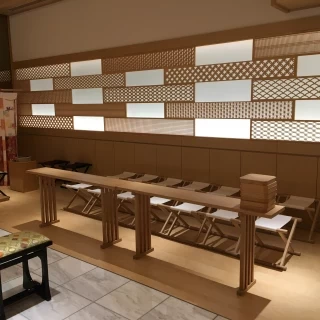 神殿の壁が素敵。新婦側