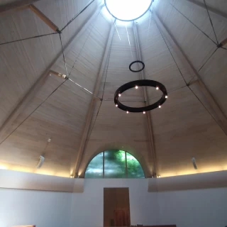 天井から光