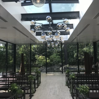 外の緑と天井の空が気持ちよかったです。