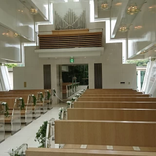 窓があるチャペル後方