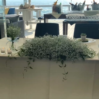 かすみ草、マトリカリアの可愛らしい装花をオーダーしました！