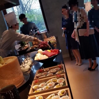 披露宴開始前。前菜を召し上がっていただきます。