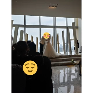 自然光の差し込むチャペル
