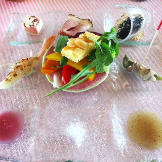 目でも舌でも楽しめる！
上品で彩りが綺麗な前菜でした！