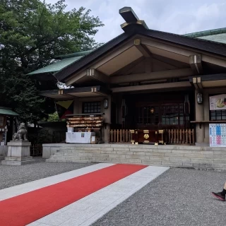 厳かで静かな本殿