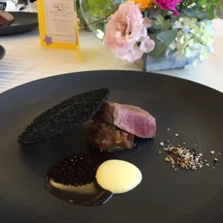 料理はレストランウェディングと同じくらい豪華。