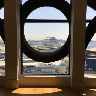 窓から見える神戸の美観
