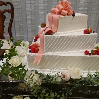 ケーキ入刀時のウエディングケーキ