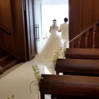 木の椅子ですが、座るところはクッション素材です