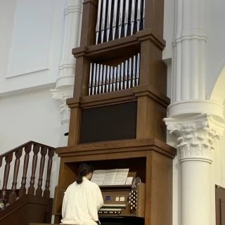 パイプオルガンの音で重厚な雰囲気が出るような気がします