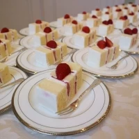ウェディングケーキ。新郎新婦で配りました。