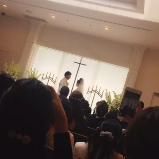 人前式のチャペル。ぎゅーぎゅーにつめて80人くらい入った。