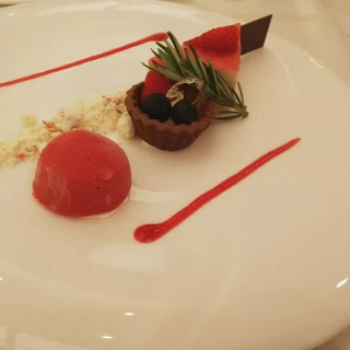 コース料理のデザートです。
