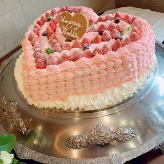 ウェディング生ケーキ
ハートで可愛いのにすごく美味しい