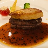 メインのロッシーニです。味は普通です。