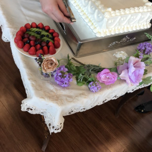 ケーキのフルーツは参列者の皆さんに飾り付けしてもらいました。|532647さんのRay Classic Gran Sweet（レイクラシック グランスイート）の写真(794967)
