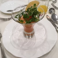 器が素敵
海老が入っていました。