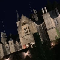 夜のロックハート城