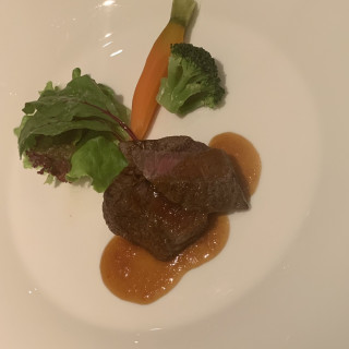 切りにくかったのですが口に運ぶと柔らかくて美味しいステーキ