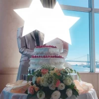 ケーキカットの机も花がありました