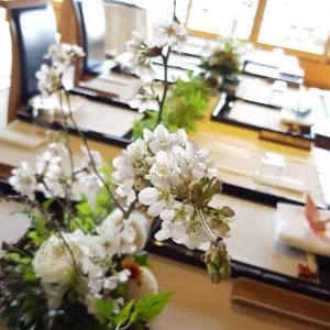 装花も和風でお願いしました|532943さんの庭園の宿 石亭の写真(960823)
