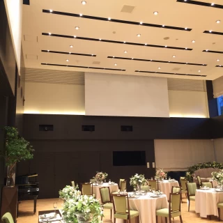 天井高もあるため、開放感のある会場