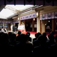 東郷神社内の全体写真（挙式中）