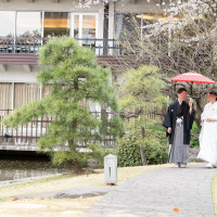 挙式前後（披露宴前）に、東郷神社内で写真撮影をします
